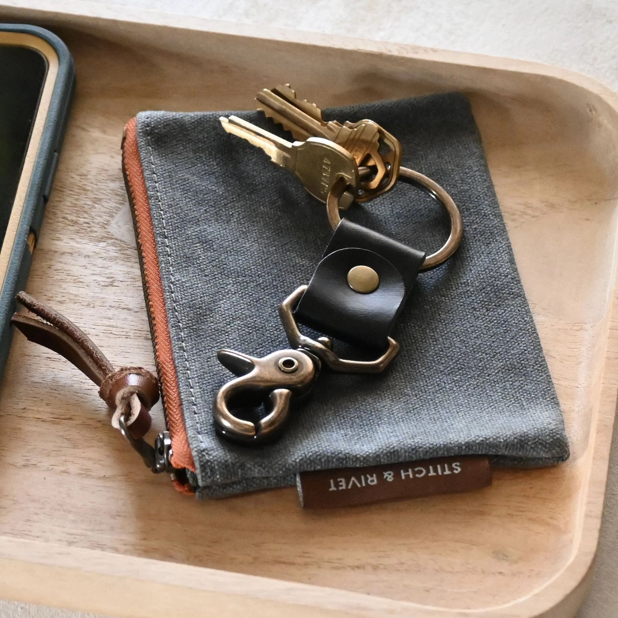 ★TOUT Y EST★ RIVET ZIPPER CASE BROWN FNSCW03BRF Small Waxed Canvas Zipper Pouch — Stitch & Rivet